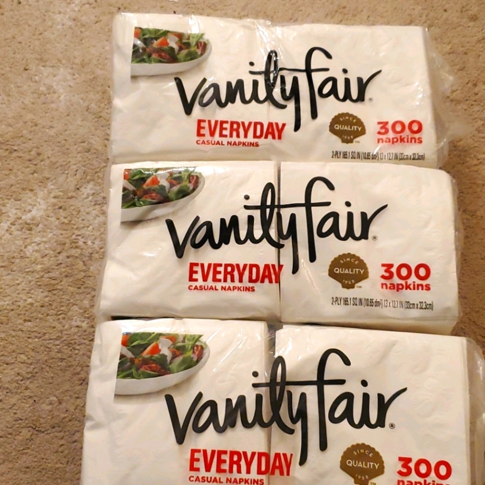 3 packs of white Vanity Fair everyday napkins